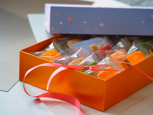 箱に入ったお菓子